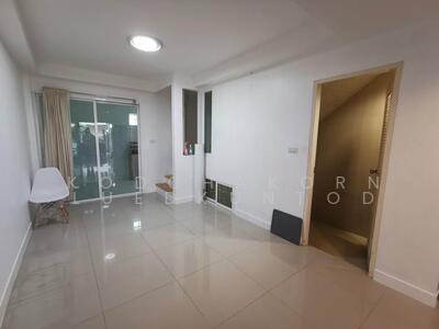 ขาย - ทาวน์เฮาท์ 3-ห้องนอน, กรุงเทพ