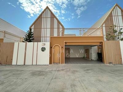 ขาย - Narita Villa (Baan Mae Villa 5) : นาริตะ วิลล่า (บ้านแม่ 5 พูลวิลล่า), ชลบุรี