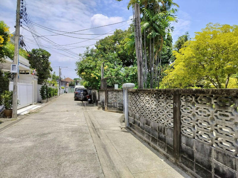 ที่ดิน ซอยเอกมัย 10, กรุงเทพ, - -, พระโขนงเหนือ, วัฒนา, กรุงเทพ, 1,152 ตร.ม., ที่ดิน ขาย, โดย Pimlada Lertritrungmanee, 60141474 - DDproperty.com