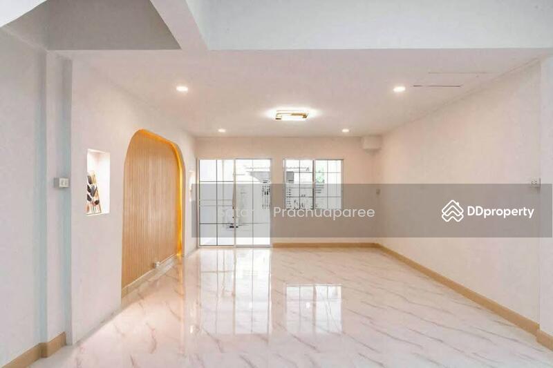 For Sale - 4-Br House in Khlong Phra Udom, Nonthaburi