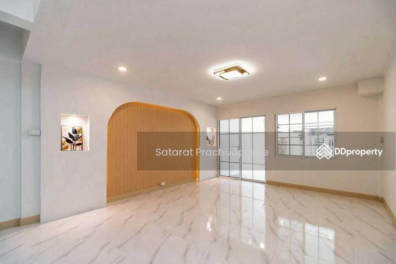 For Sale - 4-Br House in Khlong Phra Udom, Nonthaburi