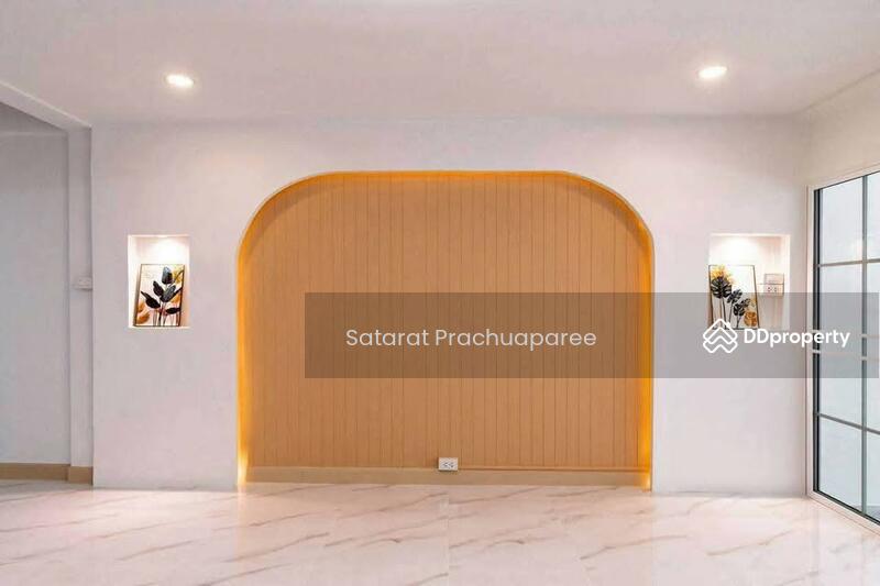 For Sale - 4-Br House in Khlong Phra Udom, Nonthaburi
