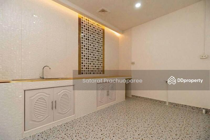 For Sale - 4-Br House in Khlong Phra Udom, Nonthaburi