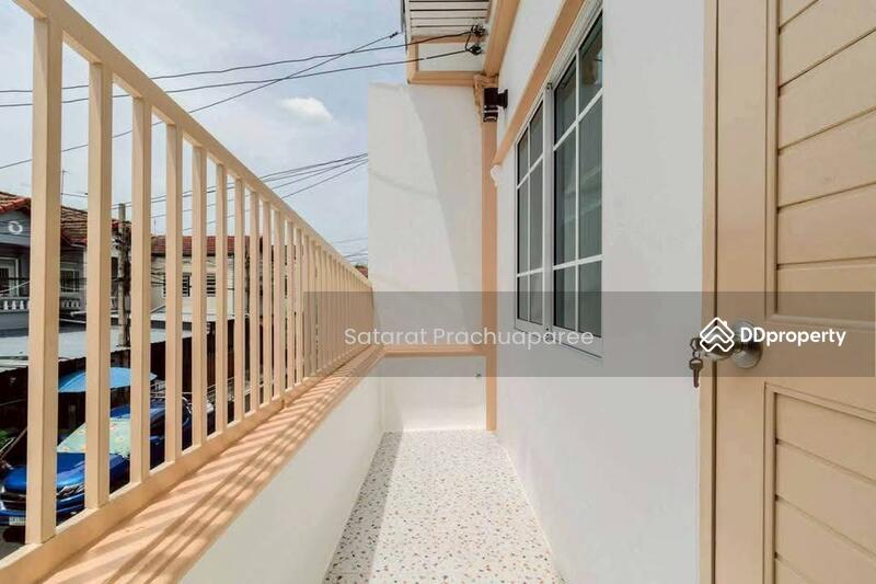For Sale - 4-Br House in Khlong Phra Udom, Nonthaburi