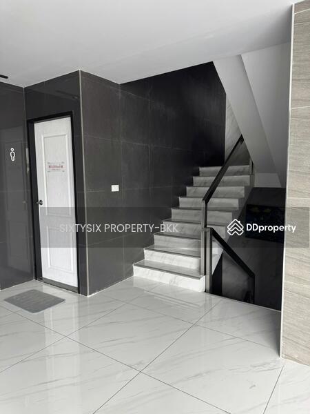 For Rent - Commercial/Shophouse for Rent on Krungthep Kreetha Road, Bangkok