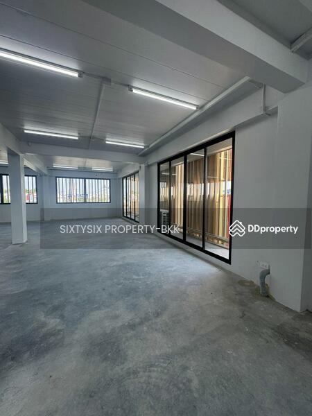 For Rent - Commercial/Shophouse for Rent on Krungthep Kreetha Road, Bangkok