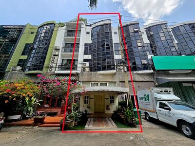 ขาย - อาคารพาณิชย์ 4 ชั้นครึ่ง สุขุมวิท 39, กรุงเทพ