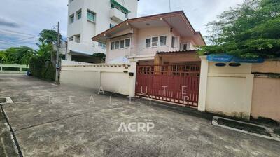 ขาย - ขายบ้านเดี่ยว 2 ชั้น 4 นอน 3 น้ำ ซ.วิภาวดี 42 / พหลโยธิน 35 / งามวงศ์วาน(ซอยท่านผู้หญิงพหลฯ), กรุงเทพ