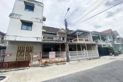 ขาย - ขายทาวน์เฮาส์ 3 ชั้น 30 ตร.วา ลาดพร้าว 31 หมู่บ้านรุ่งเจริญ ใกล้ MRT, กรุงเทพ