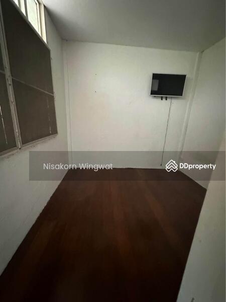 For Rent - 4-Bedroom Townhouse, Bangkok