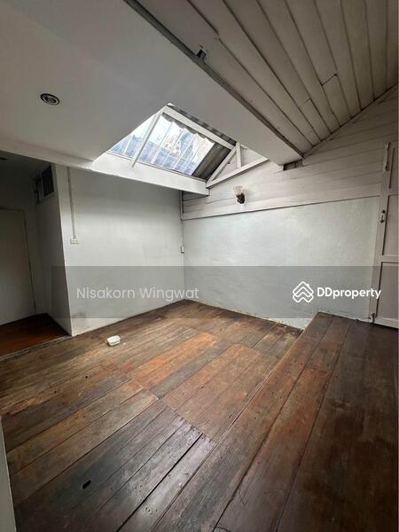 For Rent - 4-Bedroom Townhouse, Bangkok
