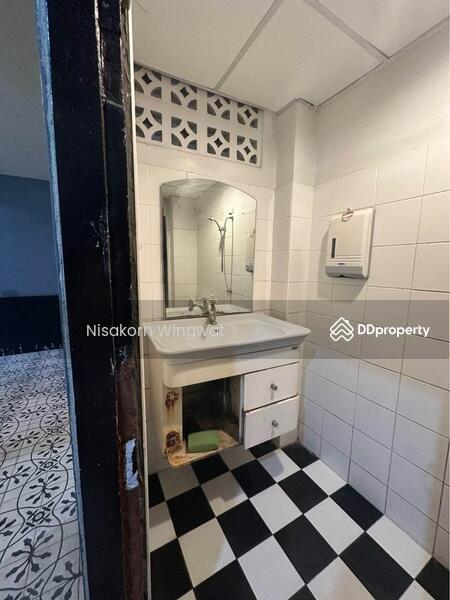 For Rent - 4-Bedroom Townhouse, Bangkok