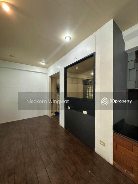 For Rent - 4-Bedroom Townhouse, Bangkok