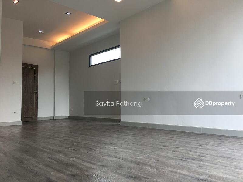 For Rent - 2-Bedroom House, Bangkok