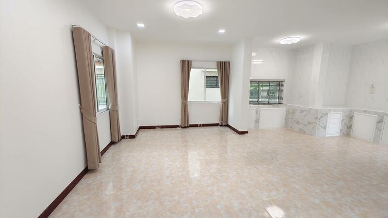 ขาย - หมู่บ้านสุขประยูรปาร์ค ถนนสุขประยูร ตำบลนาป่า อำเภอเมือง ชลบุรี, ชลบุรี