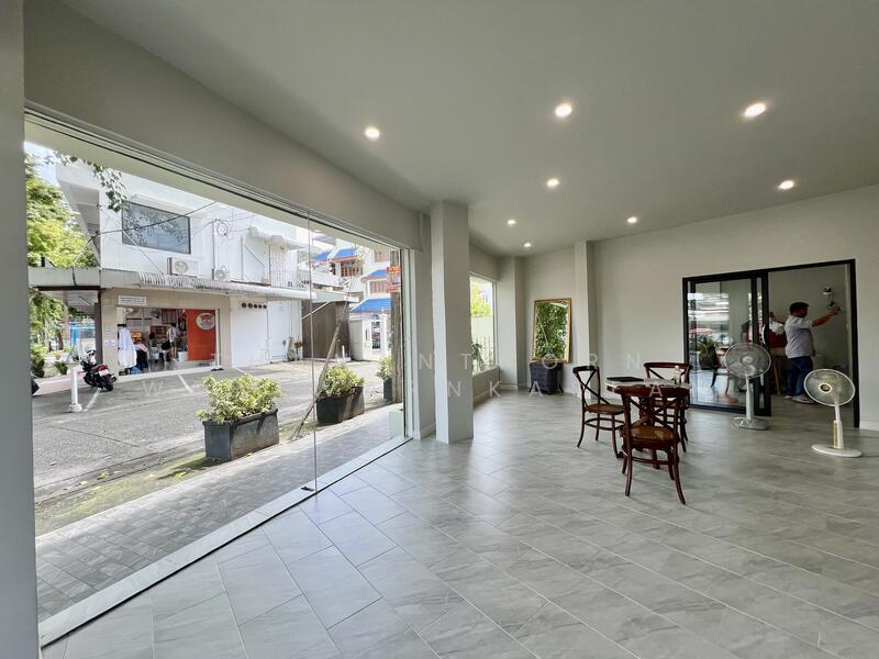 ขาย - ขายอาคารพาณิชย์ 5 ชั้น ย่านเสนา | ยูนิตมุม รีโนเวทใหม่ พร้อมดำเนินธุรกิจ ทำเลดี พร้อมเข้าอยู่ เหมาะ, กรุงเทพ