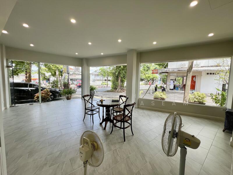 ขาย - ขายอาคารพาณิชย์ 5 ชั้น ย่านเสนา | ยูนิตมุม รีโนเวทใหม่ พร้อมดำเนินธุรกิจ ทำเลดี พร้อมเข้าอยู่ เหมาะ, กรุงเทพ