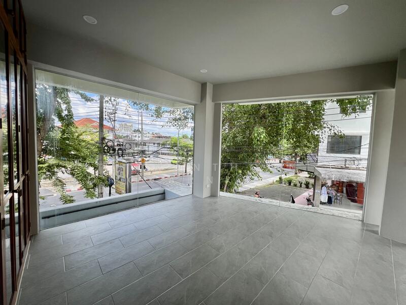 ขาย - ขายอาคารพาณิชย์ 5 ชั้น ย่านเสนา | ยูนิตมุม รีโนเวทใหม่ พร้อมดำเนินธุรกิจ ทำเลดี พร้อมเข้าอยู่ เหมาะ, กรุงเทพ