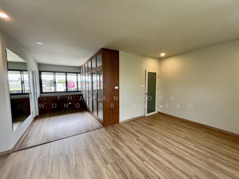 ขาย - ขายอาคารพาณิชย์ 5 ชั้น ย่านเสนา | ยูนิตมุม รีโนเวทใหม่ พร้อมดำเนินธุรกิจ ทำเลดี พร้อมเข้าอยู่ เหมาะ, กรุงเทพ