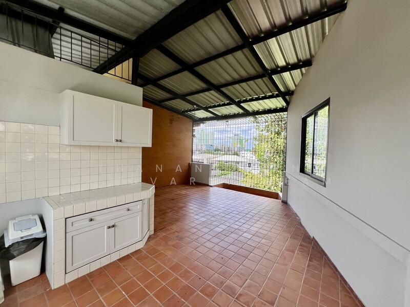 ขาย - ขายอาคารพาณิชย์ 5 ชั้น ย่านเสนา | ยูนิตมุม รีโนเวทใหม่ พร้อมดำเนินธุรกิจ ทำเลดี พร้อมเข้าอยู่ เหมาะ, กรุงเทพ