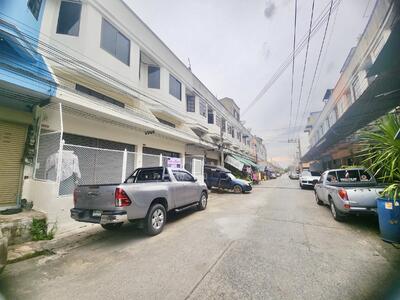 ขาย - “ 2 คูหาเดียวที่ตอบโจทย์ทั้งบ้านและธุรกิจ! ตึกแถว 2.5 ชั้น รีโนเวทใหม่ หมู่บ้านศรีทอง2 บางปะอิน, พระนครศรีอยุธยา