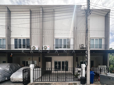 ขาย - Cher Watcharapol : เฌอ วัชรพล, กรุงเทพ