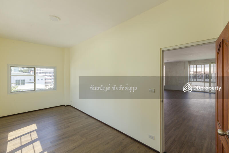 For Rent - 5 floor building near BTS phayathai, Bangkok
