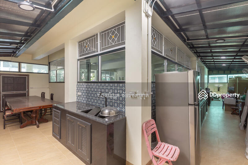 For Rent - 5 floor building near BTS phayathai, Bangkok