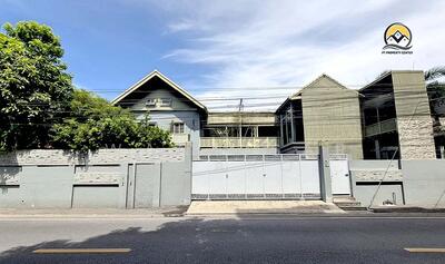 ขาย - ขายบ้าน เเละ ที่ดิน ซอยอินทามระ ใกล้ bts สะพานควาย เนื้อที่ดิน 198 ตร.ว. 4 ห้องนอน 5ห้องน้ำ, กรุงเทพ