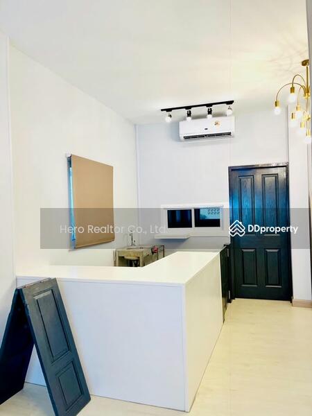 For Rent - For Rent Shophouse Bangkok Charoen Rat Sathorn BTS Surasak BRE25697, Bangkok