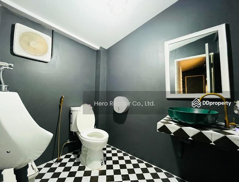 For Rent - For Rent Shophouse Bangkok Charoen Rat Sathorn BTS Surasak BRE25697, Bangkok