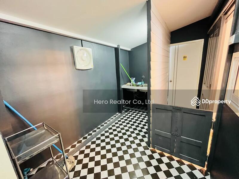 For Rent - For Rent Shophouse Bangkok Charoen Rat Sathorn BTS Surasak BRE25697, Bangkok