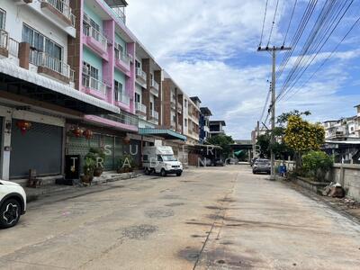 ขาย - ขาย ตึกเเถว 19 ตร.ว. ซอย สะแกงาม 43 บางขุนเทียน, กรุงเทพ