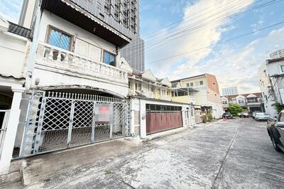 ขาย - ขายทาวน์เฮาส์ 2 ชั้น 18 ตร.วา พหลโยธิน 27 แยกรัชโยธิน ใกล้รถไฟฟ้า BTS, กรุงเทพ