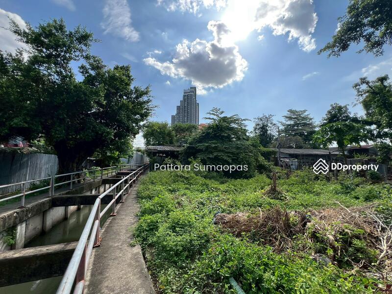 For Sale - Prime Land for Sale on Main Road, Near The Mall Thapra Rare opportunity. Perfect rectangular plot., Bangkok