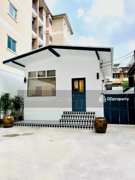 For Rent - For Rent Shophouse Bangkok Charoen Rat Sathorn BTS Surasak BRE25697, Bangkok