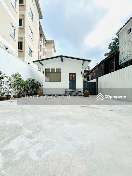 For Rent - For Rent Shophouse Bangkok Charoen Rat Sathorn BTS Surasak BRE25697, Bangkok