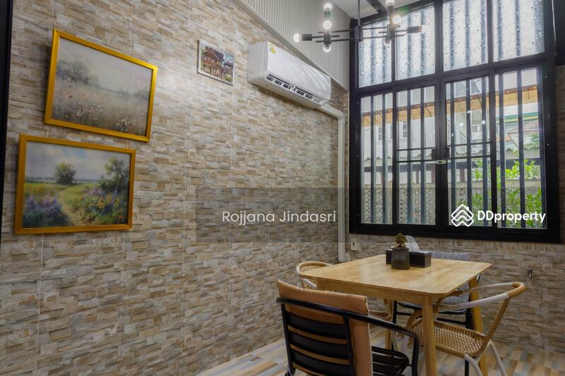 For Rent - 4-Bedroom House, Bangkok