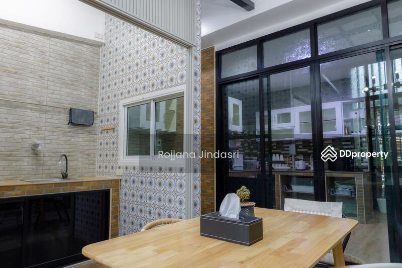 For Rent - 4-Bedroom House, Bangkok