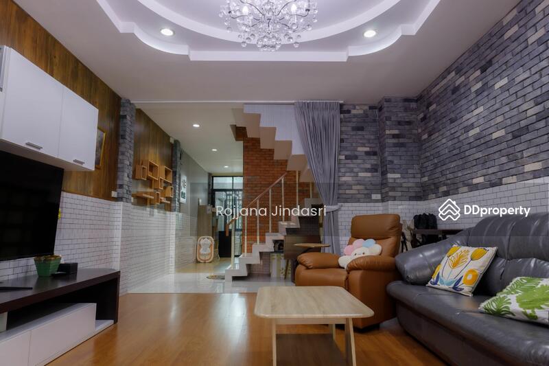 For Rent - 4-Bedroom House, Bangkok