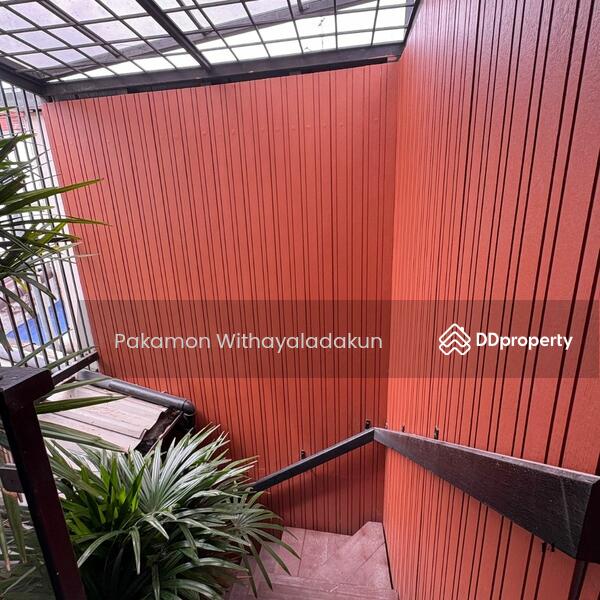 บรรไดขึ้นชั้น 2