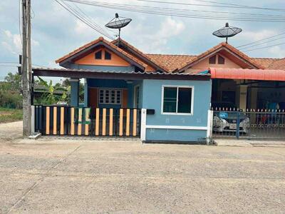 ขาย - ขายพร้อมผู้เช่าทาวน์เฮ้าส์ชั้นเดียว หมู่บ้านห้วยปราบเมืองทอง1 ต.บ่อวิน อ.ศรีราชา จ.ชลบุรี, ชลบุรี