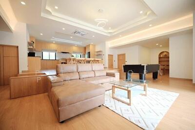 ขาย - บ้าน 4-ห้องนอน, ชลบุรี