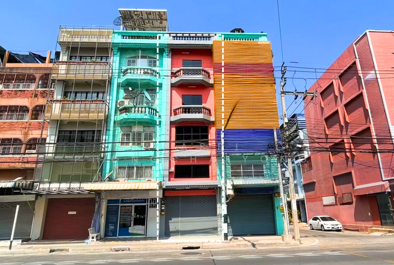 ขาย - ขายด่วนนน ตึกแถว 4 ชั้นครึ่ง แยกติวานนท์–ท่าน้ำนนท์ ใกล้ MRT, นนทบุรี