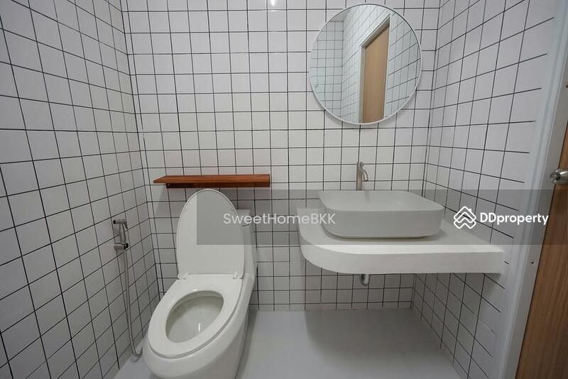 ขาย - -ายตึกแถวรีโนเวทแล้ว ซอย เจริญรัถ8, กรุงเทพ