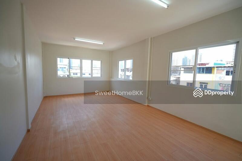 ขาย - -ายตึกแถวรีโนเวทแล้ว ซอย เจริญรัถ8, กรุงเทพ