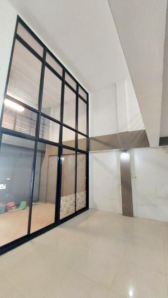 อาคารพาณิชย์ หมู่บ้านดิเอ็นเทอร์ ขาย 9.5 ล้าน 4.5 ชั้น กว้าง 5.5 เมตร, Bangkok, 12 กาญจนาภิเษก ซอย 39, Dok Mai, Prawet, Bangkok, , 618 sqm, Shophouse For Sale, by Thanatsorn Hongmanop, 60156853 - DDproperty.com