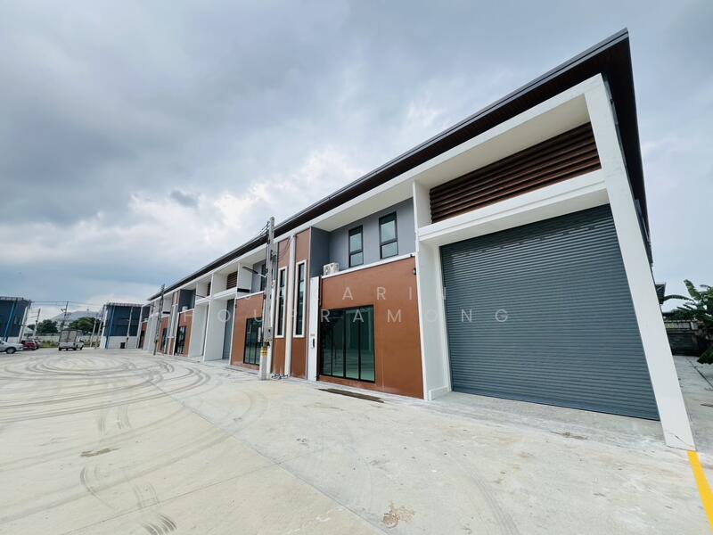 For Rent - ให้เช่าโกดัง ลำลูกกา คลอง 3 ปทุมธานี 403 ตรม สร้างใหม่ สไตล์โมเดิร์น, Pathum Thani