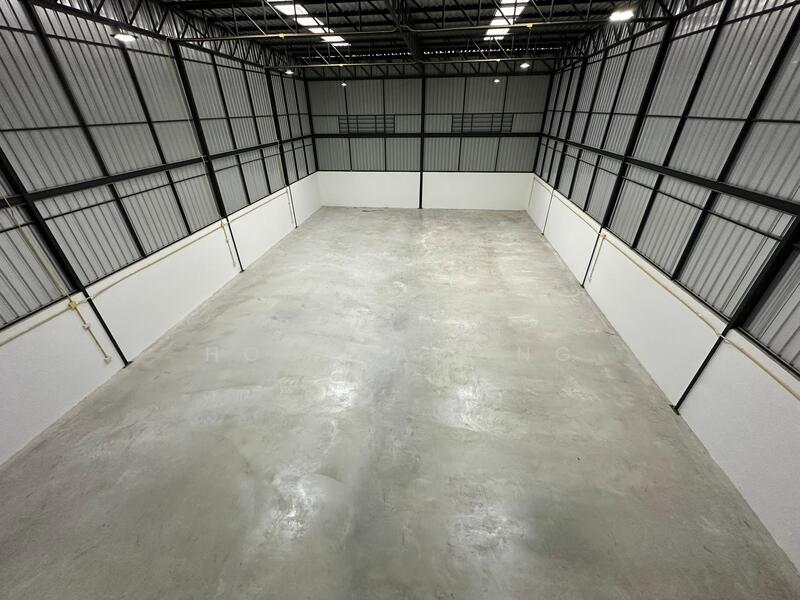 For Rent - ให้เช่าโกดัง ลำลูกกา คลอง 3 ปทุมธานี 403 ตรม สร้างใหม่ สไตล์โมเดิร์น, Pathum Thani