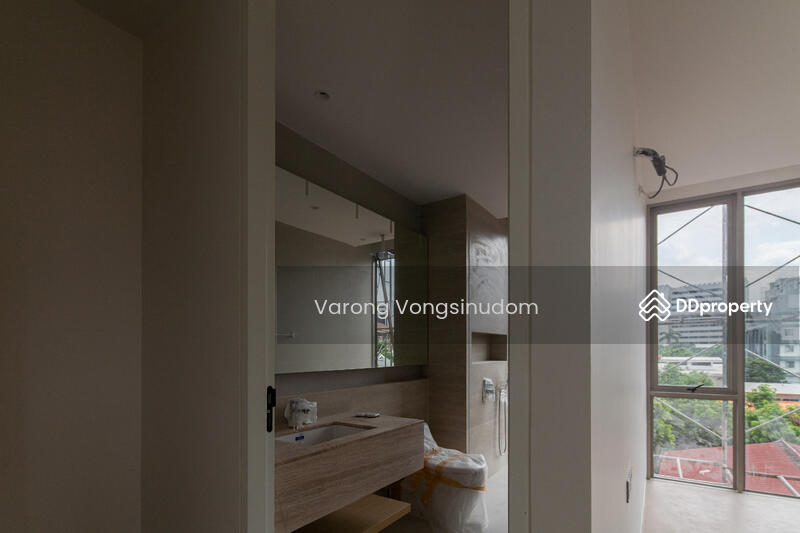 ขาย - ( ขาย ) บ้านเดี่ยว 4 ชั้น Luxury Residential home office รัชดา 32, กรุงเทพ